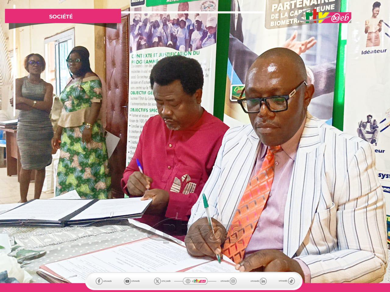 Signature de la convention Esso-IDP